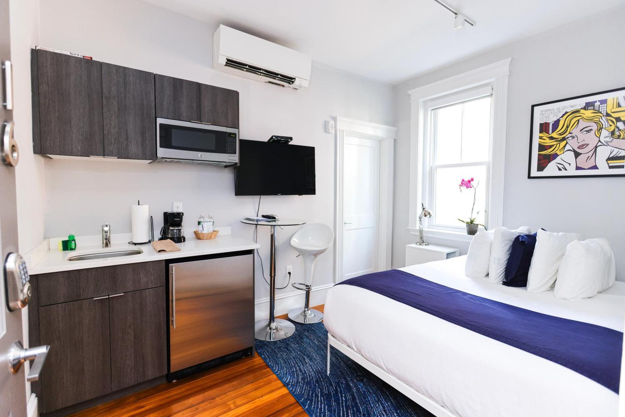 A Stylish Stay W/ A Queen Bed, Heated Floors.. #36 Brookline Bagian luar foto