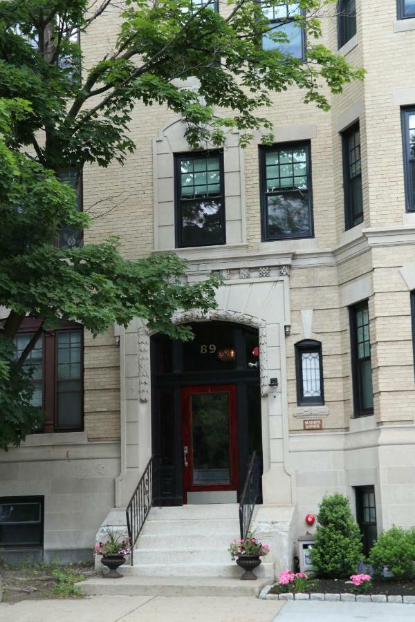 A Stylish Stay W/ A Queen Bed, Heated Floors.. #36 Brookline Bagian luar foto