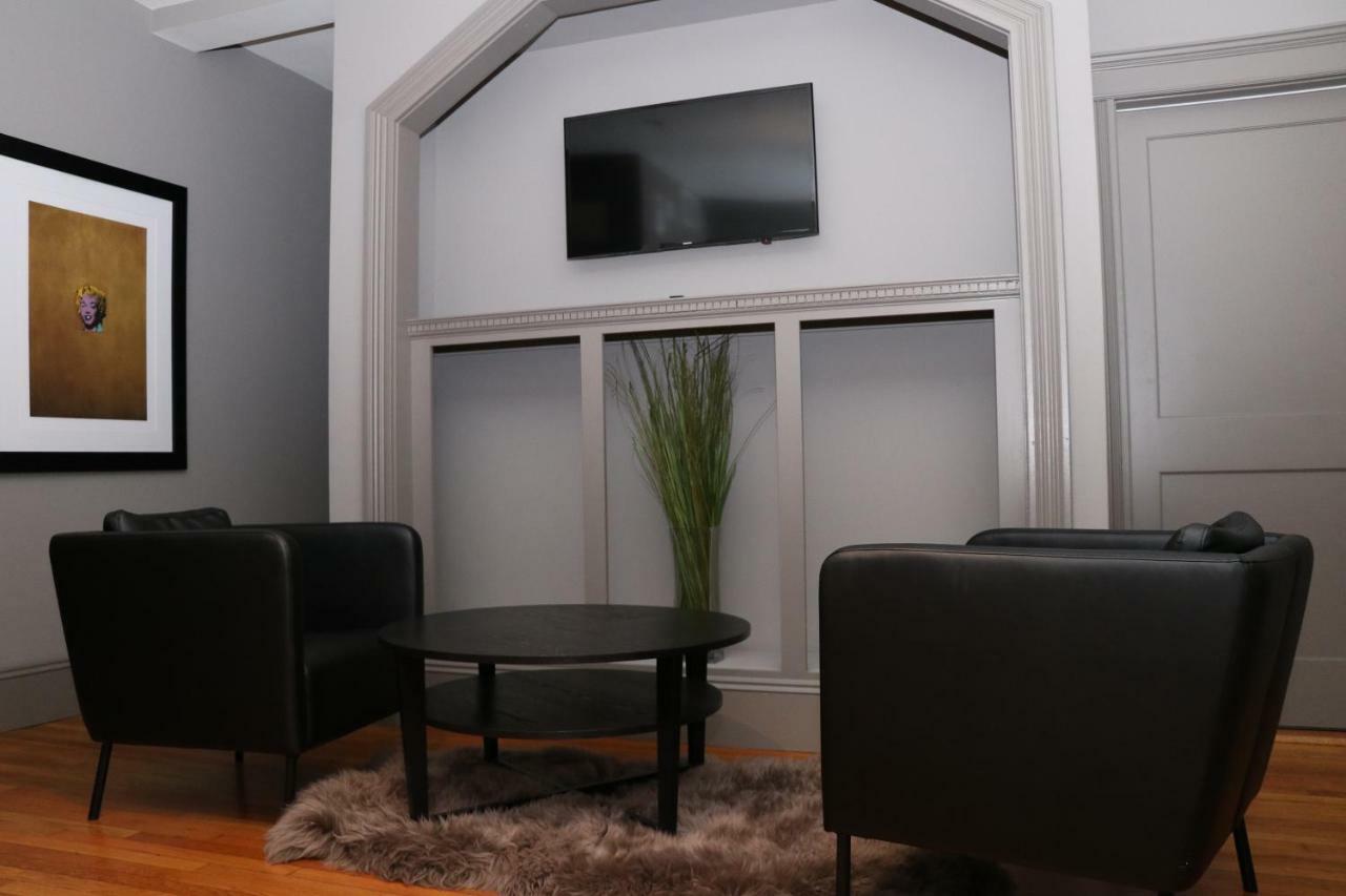 A Stylish Stay W/ A Queen Bed, Heated Floors.. #36 Brookline Bagian luar foto